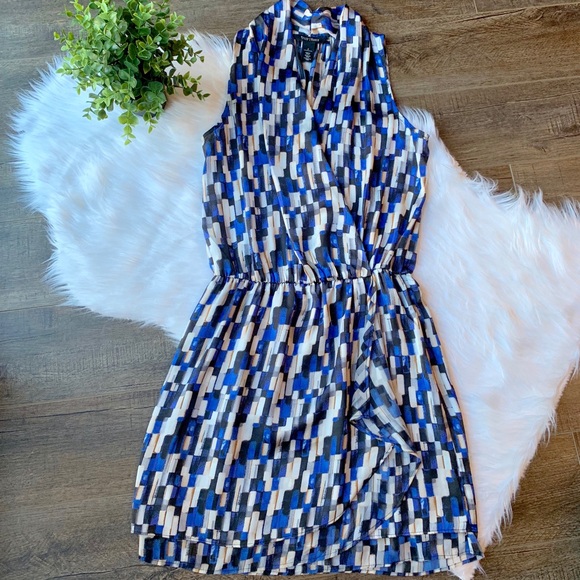 White House Black Market Dresses & Skirts - WHBM Ruffle geometric dress